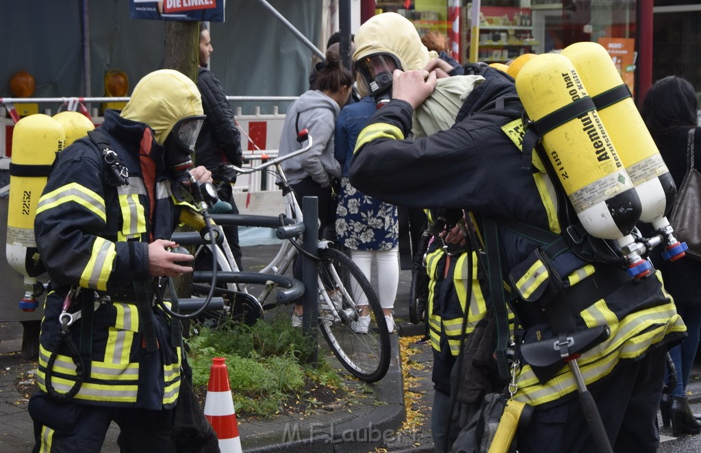 Feuer 2 Koeln Nippes Neusserstr P139.JPG - Miklos Laubert